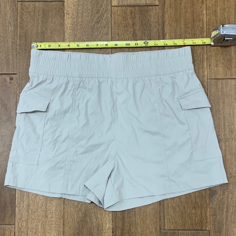 Yogalicious Light Tan Cargo Shorts Size XL